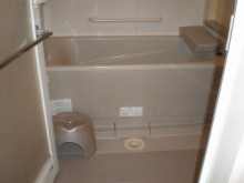 アクセントパネルで落ち着きのある浴室へ アクセントパネルで落ち着きのある浴室へ